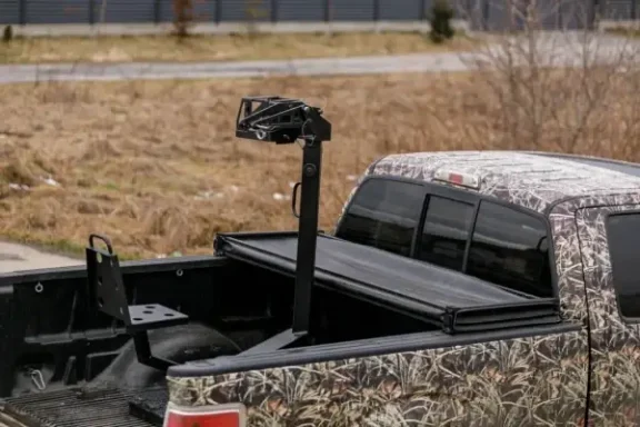 Mobiler Flugabwehrturm Mobiler Flugabwehrturm zur Bekämpfung von UAVs